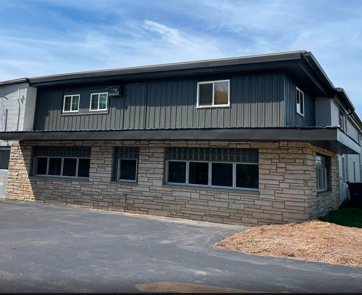 1323 Everest Avenue - Office